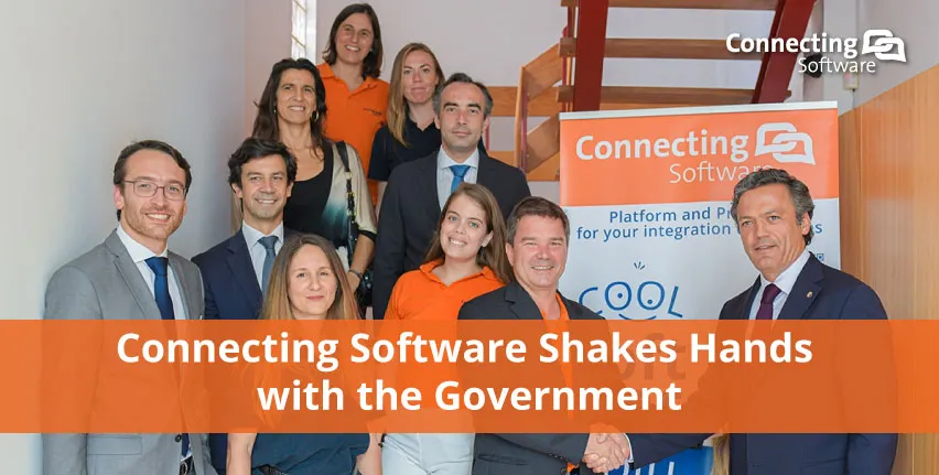 Connecting Software 政府と握手を交わす